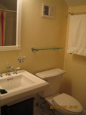 hallbath.jpg